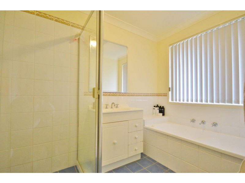 17 Guinea Flower Crescent, Worrigee NSW 2540