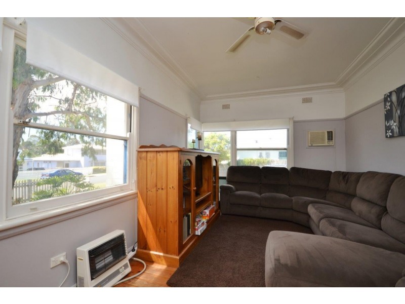 2a Ernest Street, Nowra NSW 2541
