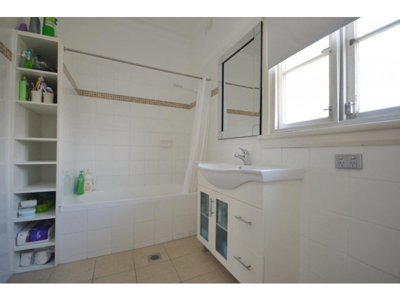2a Ernest Street, Nowra NSW 2541