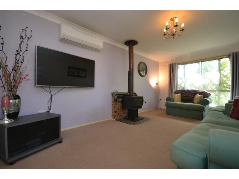 7 Camellia Grove, Bomaderry NSW 2541