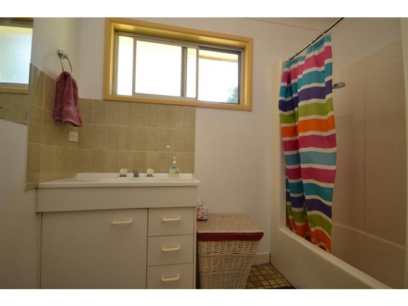 7 Camellia Grove, Bomaderry NSW 2541