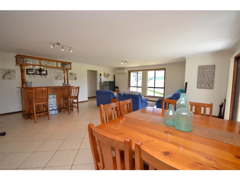 6 Emerald Drive, Meroo Meadow NSW 2540