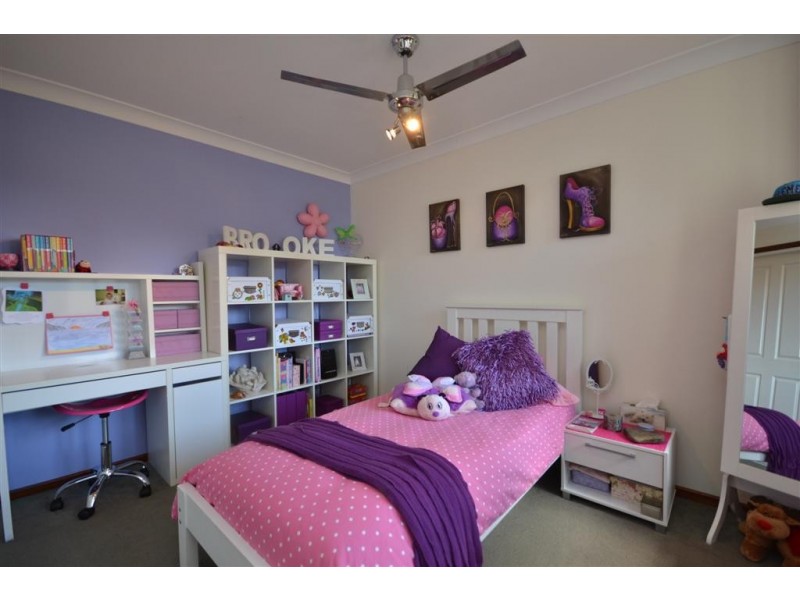 6 Emerald Drive, Meroo Meadow NSW 2540