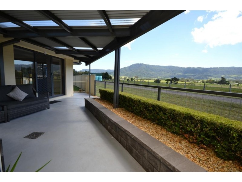 6 Emerald Drive, Meroo Meadow NSW 2540