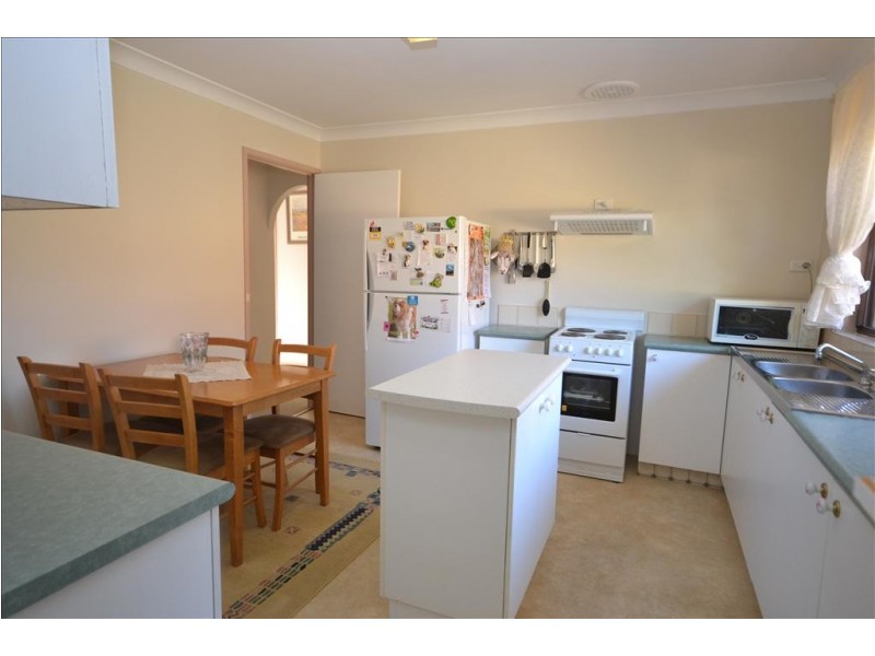 64 Lyndhurst Drive, Bomaderry NSW 2541