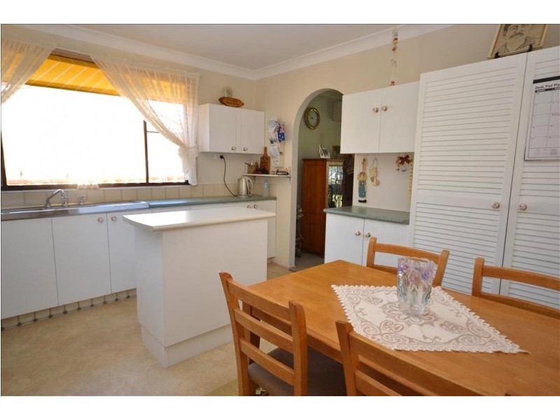 64 Lyndhurst Drive, Bomaderry NSW 2541