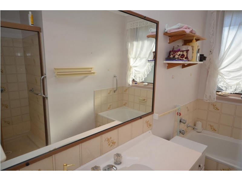 64 Lyndhurst Drive, Bomaderry NSW 2541