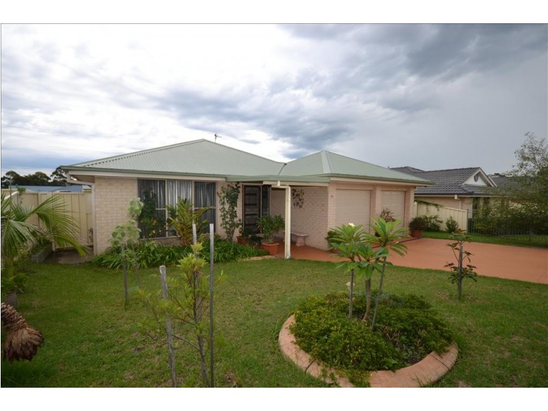 12 Carrington Park Drive, Nowra NSW 2541