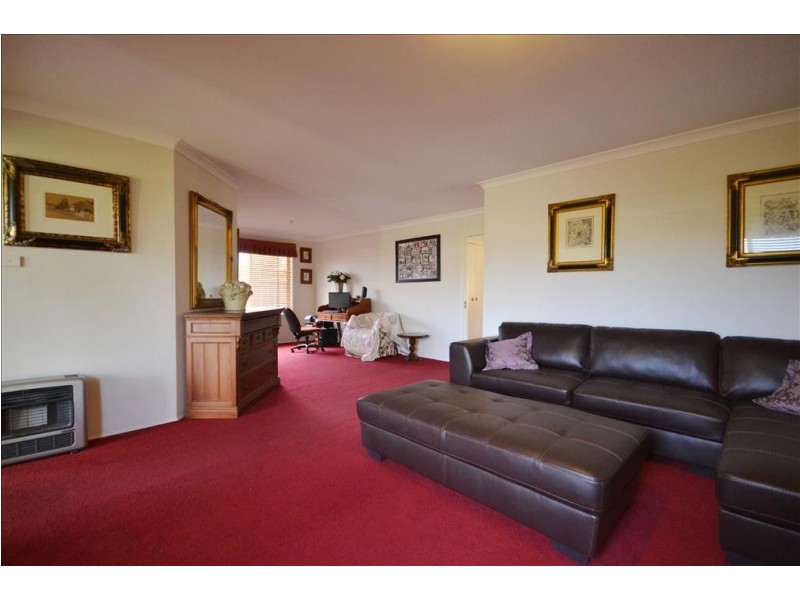 49 Burradoo Crescent, Nowra NSW 2541