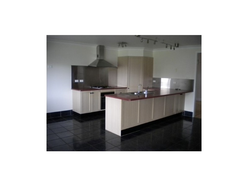 10 Birriley Street, Bomaderry NSW 2541