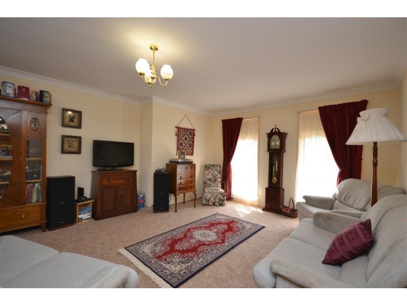 34 Tartarian Crescent, Bomaderry NSW 2541