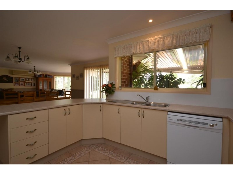 34 Tartarian Crescent, Bomaderry NSW 2541