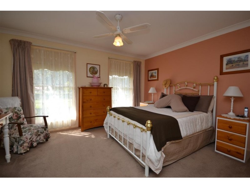 34 Tartarian Crescent, Bomaderry NSW 2541