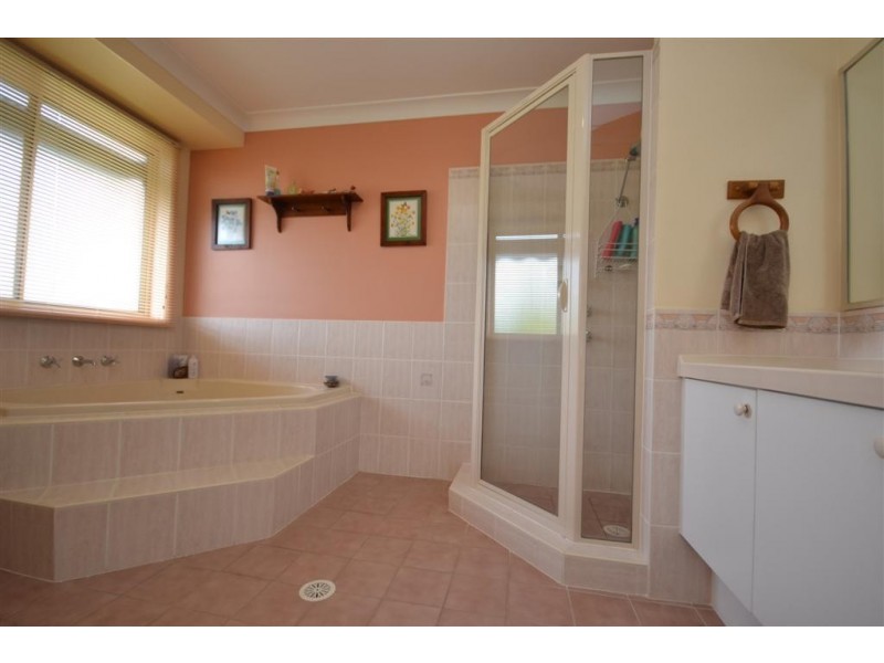 34 Tartarian Crescent, Bomaderry NSW 2541