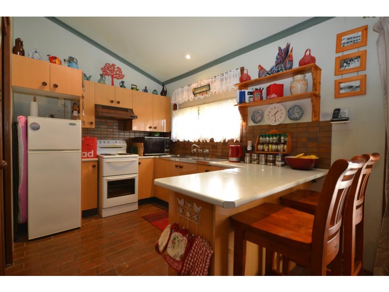 24 Yeovil Drive, Bomaderry NSW 2541
