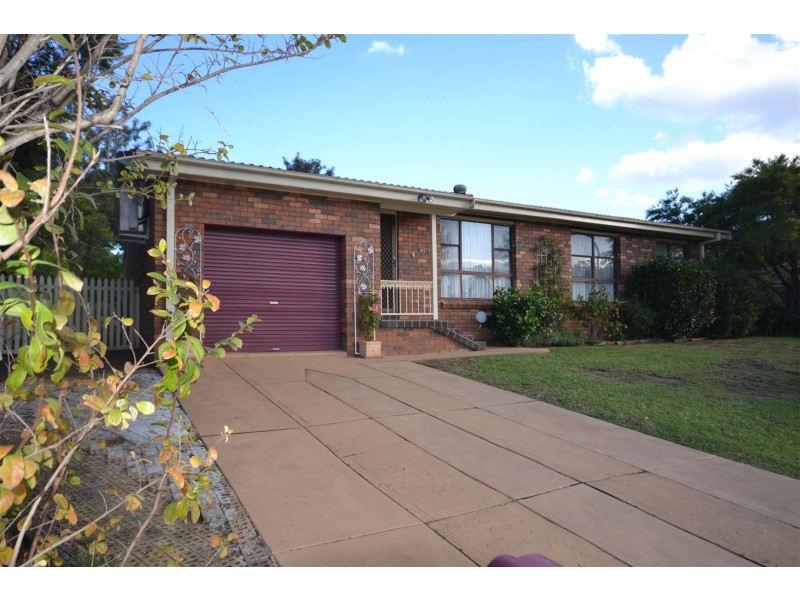 24 Yeovil Drive, Bomaderry NSW 2541