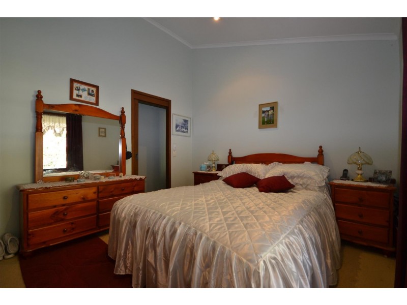 24 Yeovil Drive, Bomaderry NSW 2541