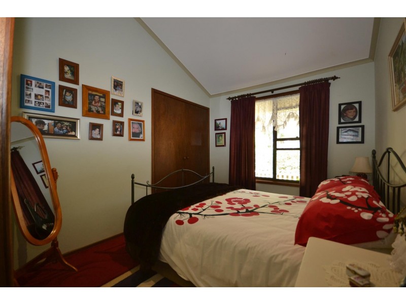 24 Yeovil Drive, Bomaderry NSW 2541