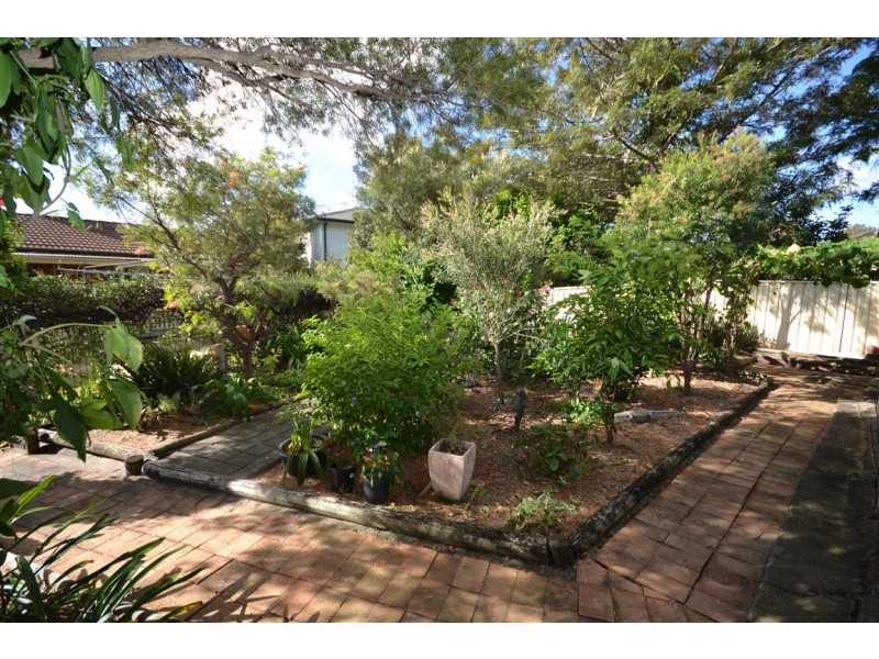 24 Yeovil Drive, Bomaderry NSW 2541