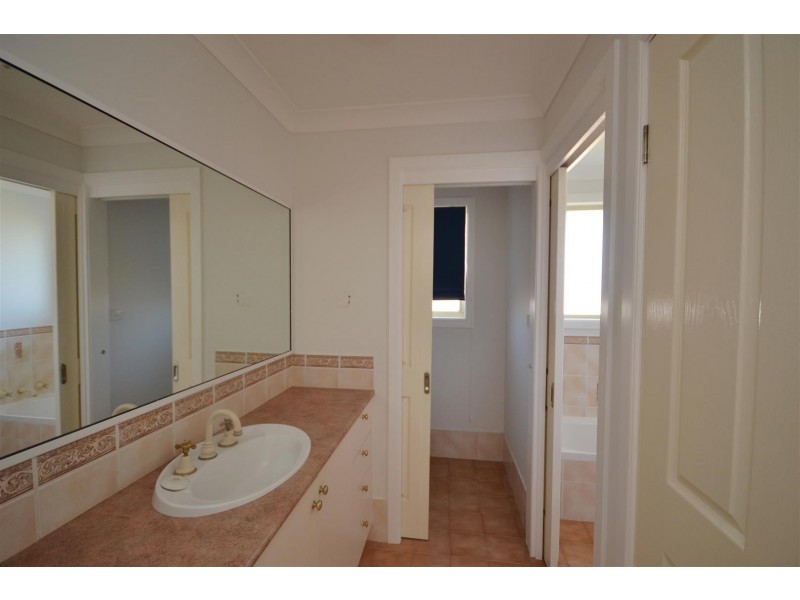 4 Plato Crescent, Worrigee NSW 2540