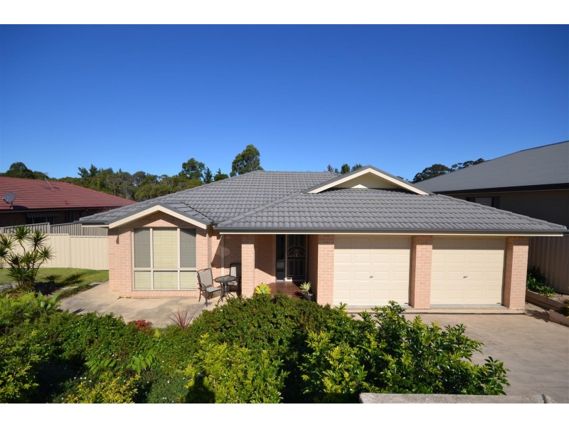 17 Emerald Drive, Meroo Meadow NSW 2540