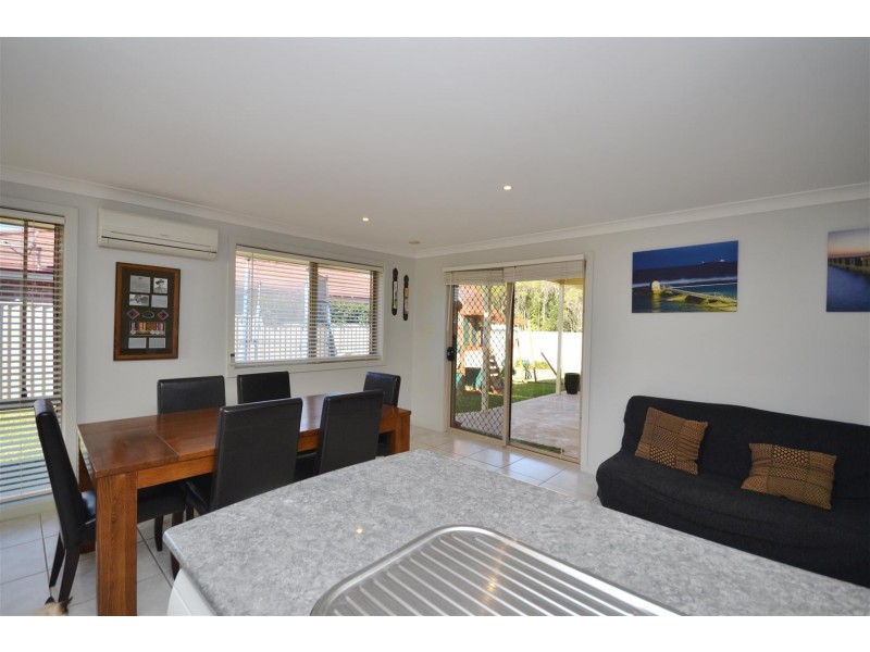 17 Emerald Drive, Meroo Meadow NSW 2540