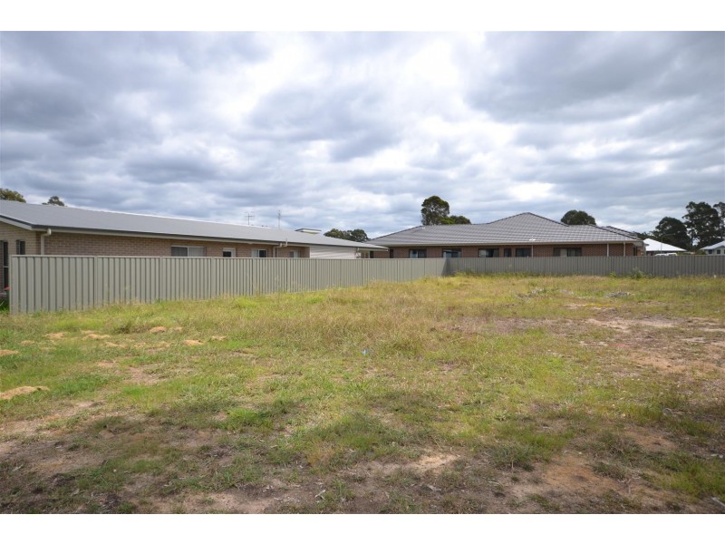 2 Hanover Close, Nowra NSW 2541