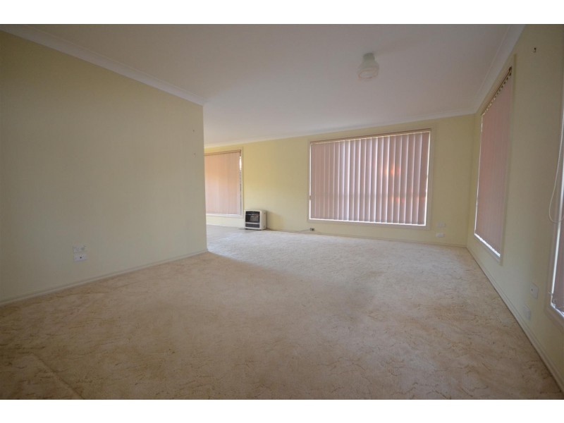 9 Rendal Avenue, North Nowra NSW 2541