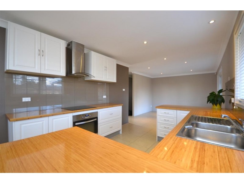 8 Kongoola Avenue, Cambewarra NSW 2540