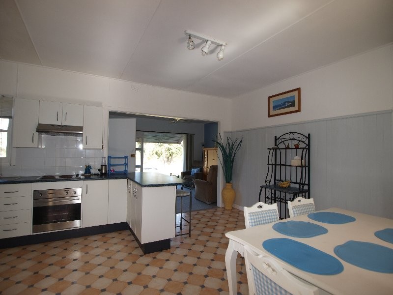 28 McIntosh Street, Shoalhaven Heads NSW 2535