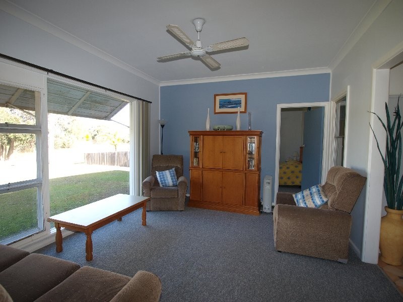 28 McIntosh Street, Shoalhaven Heads NSW 2535