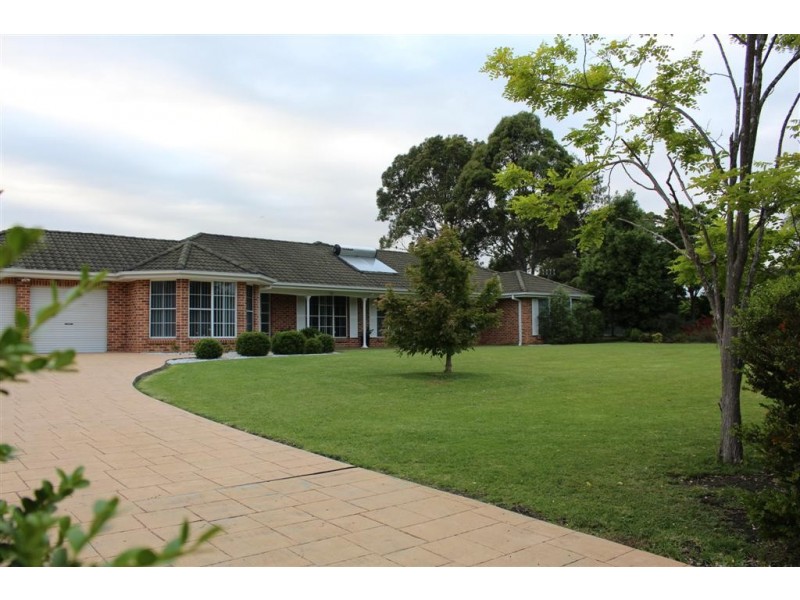 8 Elvin Drive, Bomaderry NSW 2541