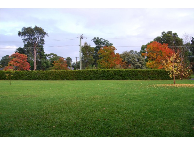 8 Elvin Drive, Bomaderry NSW 2541