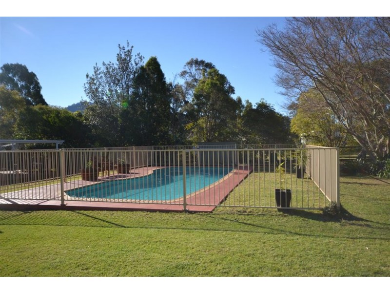 8 Elvin Drive, Bomaderry NSW 2541