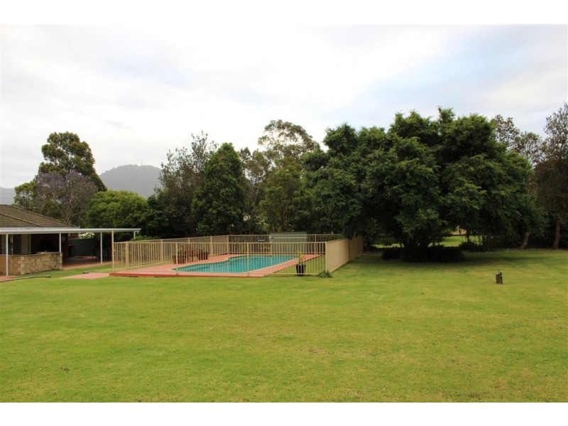 8 Elvin Drive, Bomaderry NSW 2541