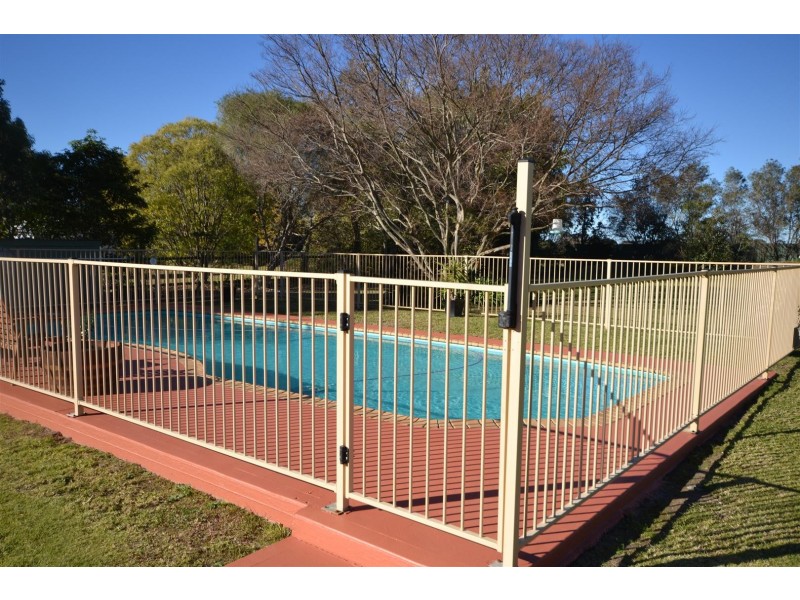 8 Elvin Drive, Bomaderry NSW 2541