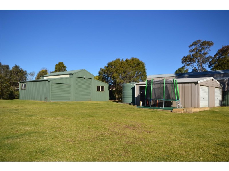 8 Elvin Drive, Bomaderry NSW 2541