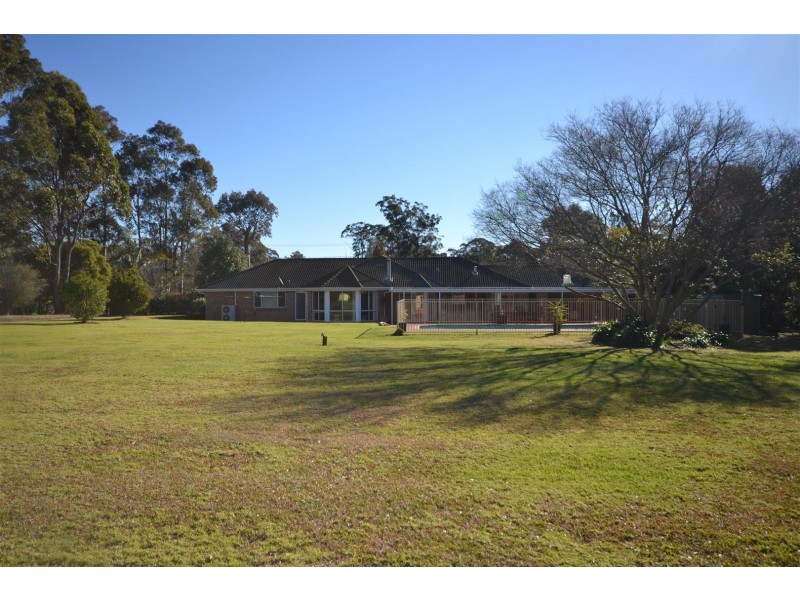 8 Elvin Drive, Bomaderry NSW 2541