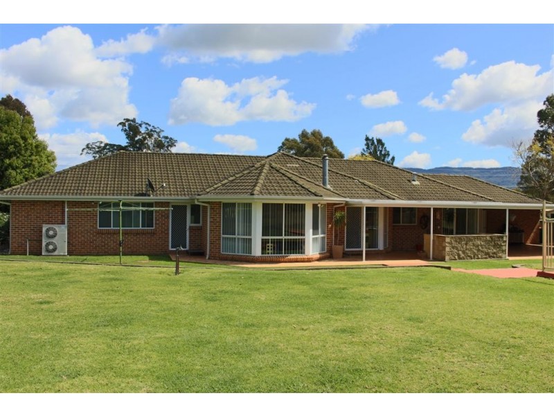 8 Elvin Drive, Bomaderry NSW 2541