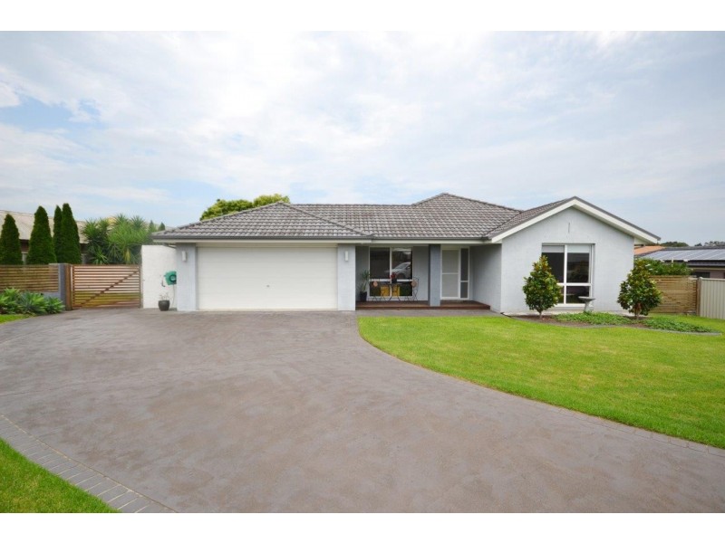 38 Emerald Drive, Meroo Meadow NSW 2540