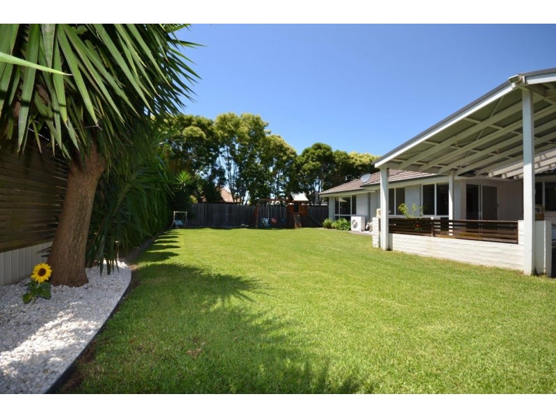 38 Emerald Drive, Meroo Meadow NSW 2540