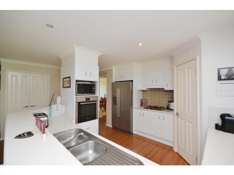 38 Emerald Drive, Meroo Meadow NSW 2540