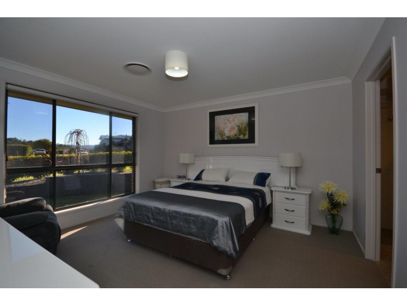 16 Jade Place, Meroo Meadow NSW 2540