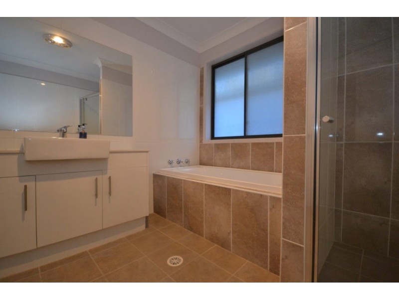 16 Jade Place, Meroo Meadow NSW 2540