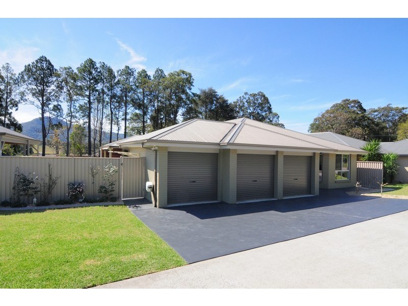 1B Karana Drive, North Nowra NSW 2541