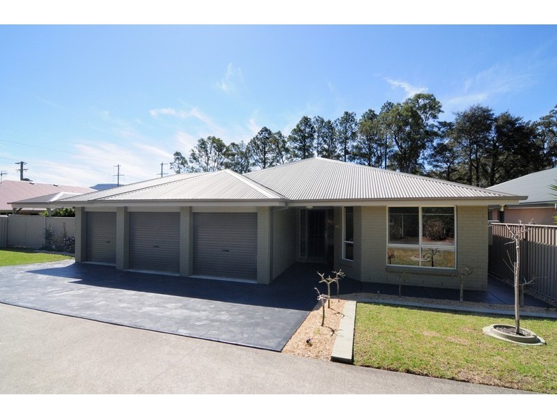 1B Karana Drive, North Nowra NSW 2541