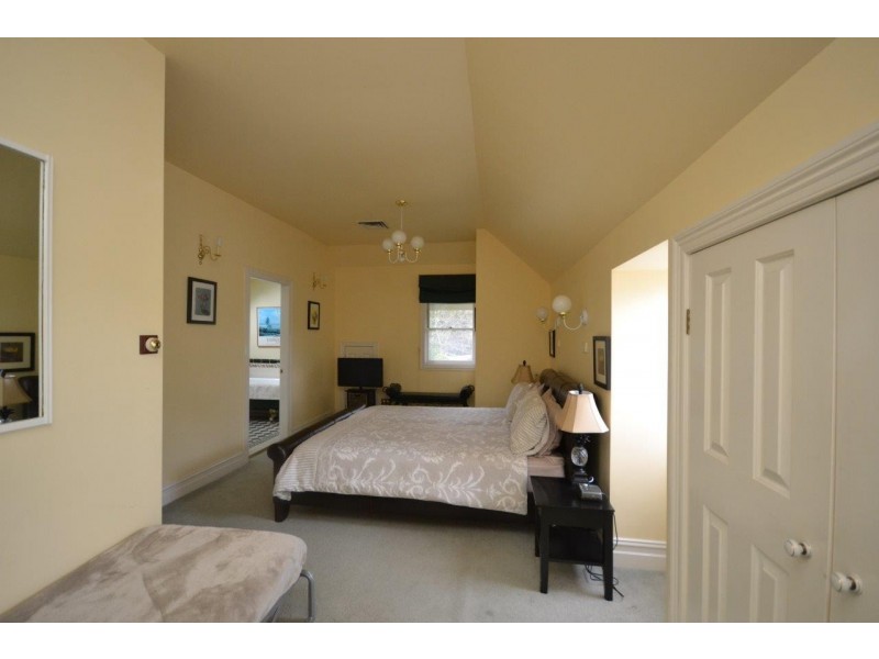 125 Brinawarr Street, Bomaderry NSW 2541