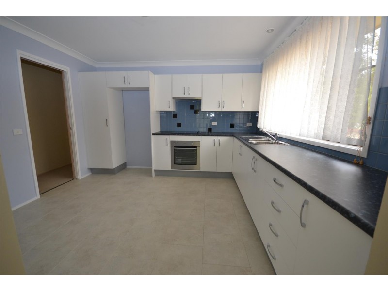 64 Lyndhurst Drive, Bomaderry NSW 2541