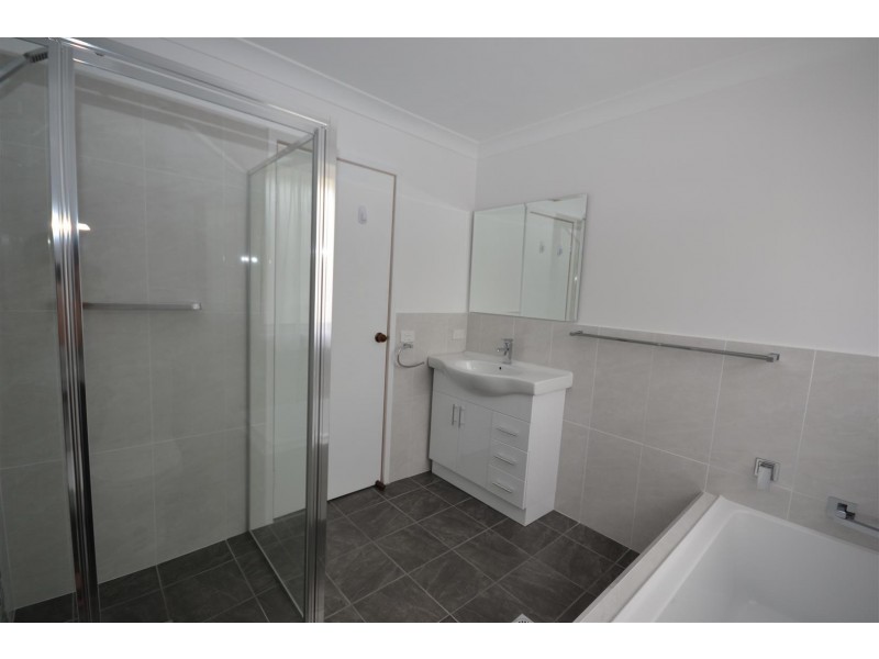 64 Lyndhurst Drive, Bomaderry NSW 2541