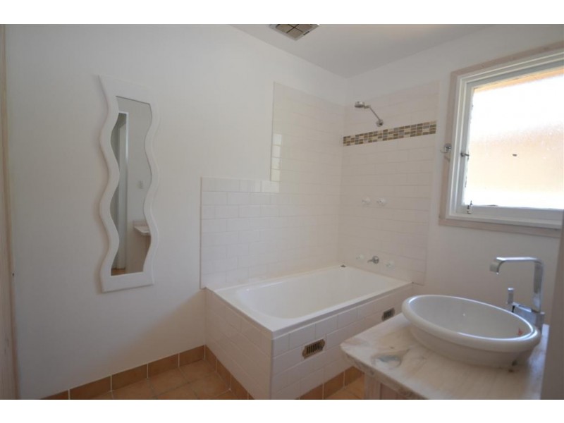 235 Kinghorne Street, Nowra NSW 2541